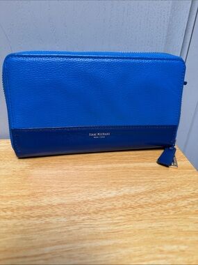 Isaac Mizrahi Blue Zip-Around Leather Wallet 🦋